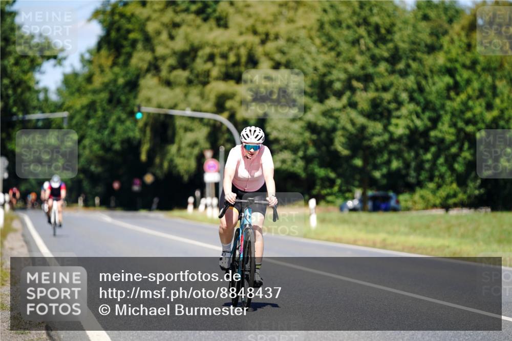 07.09.2025 - 19. Norderstedt Triathlon Michael Burmester http://msf.ph/oto/8848437 07.09.2025 13:17:34 Radfahren 329 meine-sportfotos.de