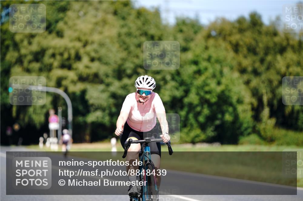 07.09.2025 - 19. Norderstedt Triathlon Michael Burmester http://msf.ph/oto/8848439 07.09.2025 13:17:35 Radfahren 329 meine-sportfotos.de