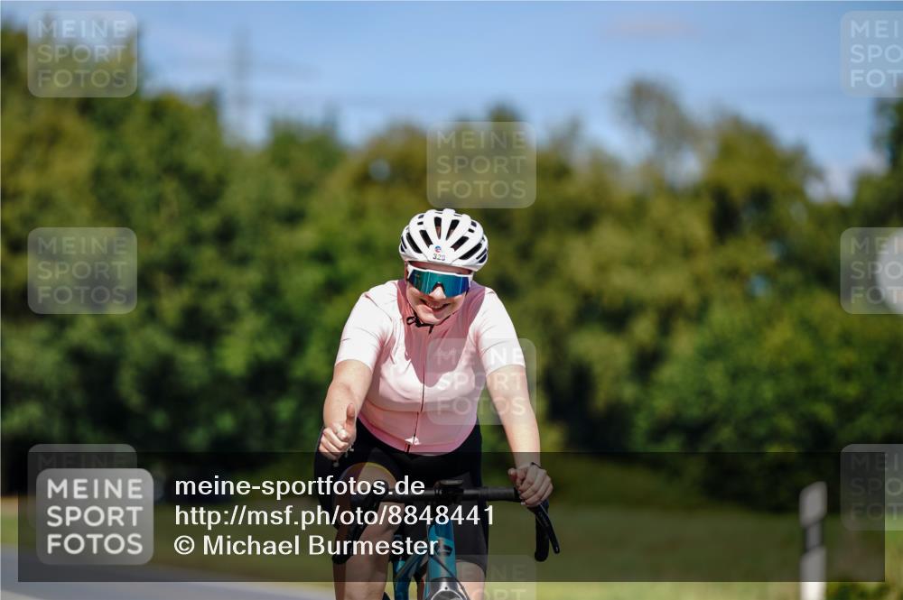 07.09.2025 - 19. Norderstedt Triathlon Michael Burmester http://msf.ph/oto/8848441 07.09.2025 13:17:35 Radfahren 329 meine-sportfotos.de