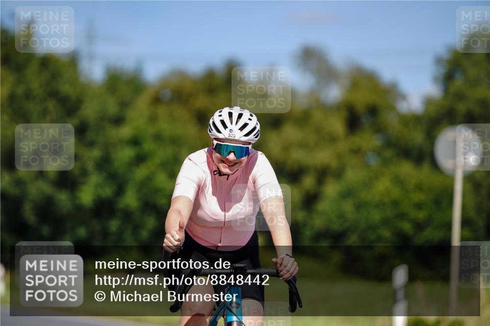 07.09.2025 - 19. Norderstedt Triathlon Michael Burmester http://msf.ph/oto/8848442 07.09.2025 13:17:36 Radfahren 329 meine-sportfotos.de