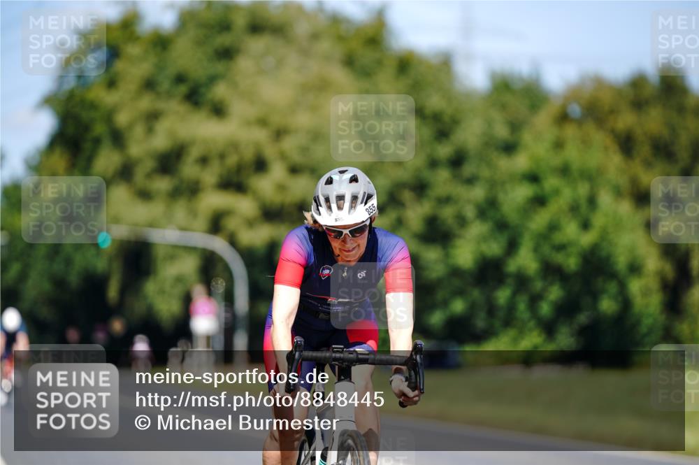 07.09.2025 - 19. Norderstedt Triathlon Michael Burmester http://msf.ph/oto/8848445 07.09.2025 13:17:41 Radfahren 855 meine-sportfotos.de