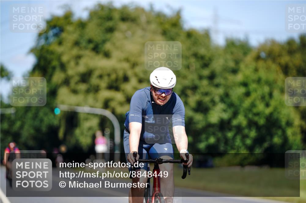 07.09.2025 - 19. Norderstedt Triathlon Michael Burmester http://msf.ph/oto/8848449 07.09.2025 13:17:47 Radfahren 334 meine-sportfotos.de