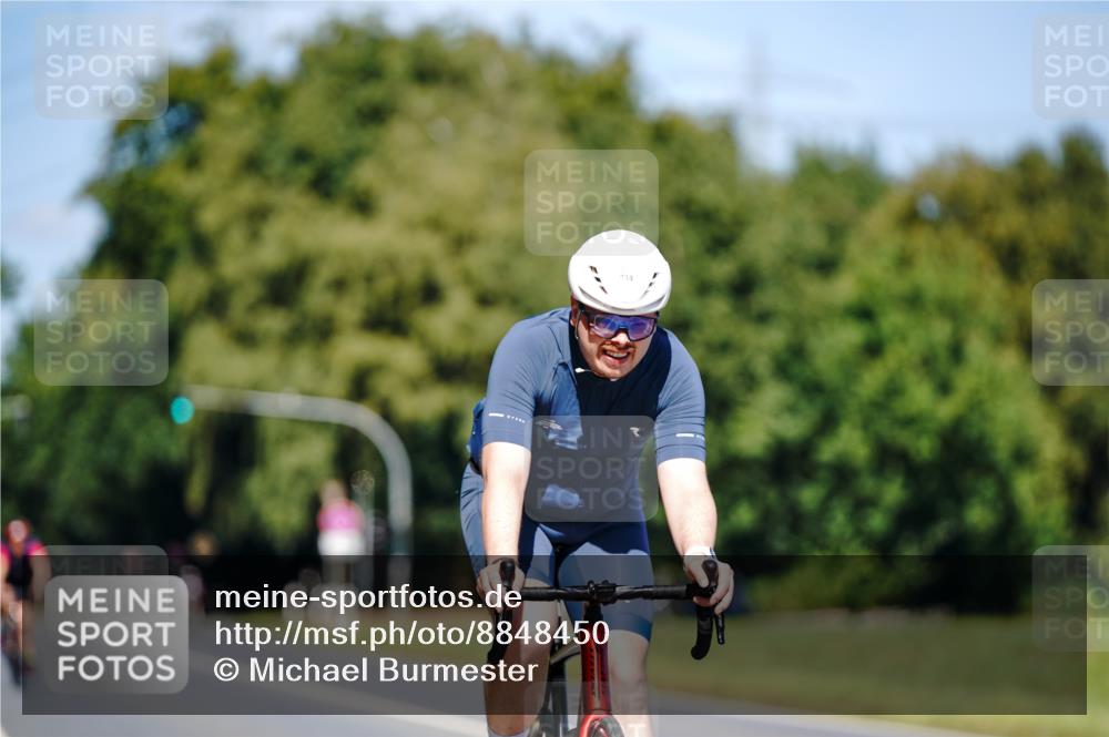 07.09.2025 - 19. Norderstedt Triathlon Michael Burmester http://msf.ph/oto/8848450 07.09.2025 13:17:47 Radfahren 334 meine-sportfotos.de