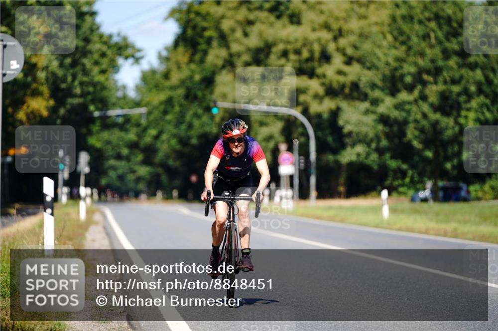 07.09.2025 - 19. Norderstedt Triathlon Michael Burmester http://msf.ph/oto/8848451 07.09.2025 13:17:52 Radfahren 799 meine-sportfotos.de