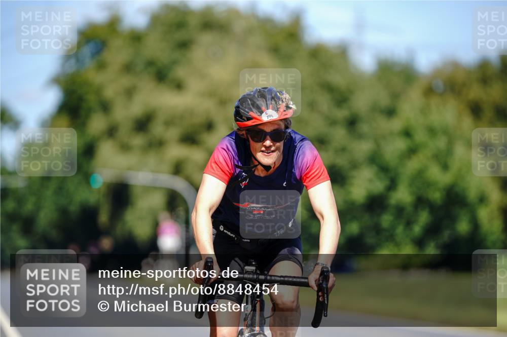 07.09.2025 - 19. Norderstedt Triathlon Michael Burmester http://msf.ph/oto/8848454 07.09.2025 13:17:53 Radfahren 799 meine-sportfotos.de