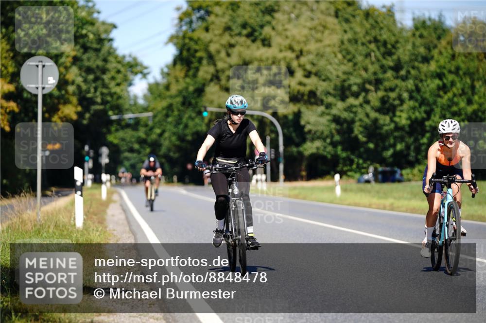 07.09.2025 - 19. Norderstedt Triathlon Michael Burmester http://msf.ph/oto/8848478 07.09.2025 13:19:16 Radfahren 235, 356, 1389 meine-sportfotos.de