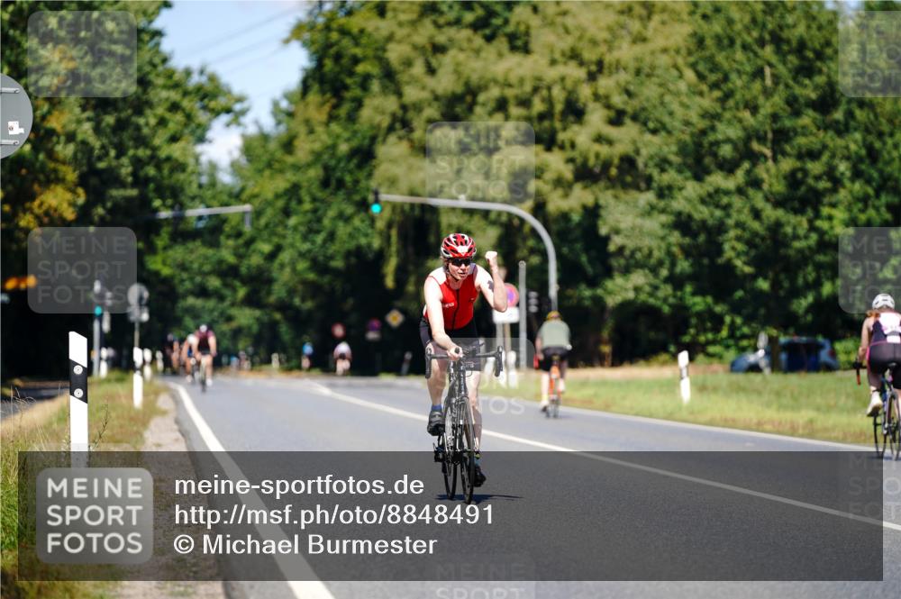 07.09.2025 - 19. Norderstedt Triathlon Michael Burmester http://msf.ph/oto/8848491 07.09.2025 13:19:57 Radfahren 805 meine-sportfotos.de