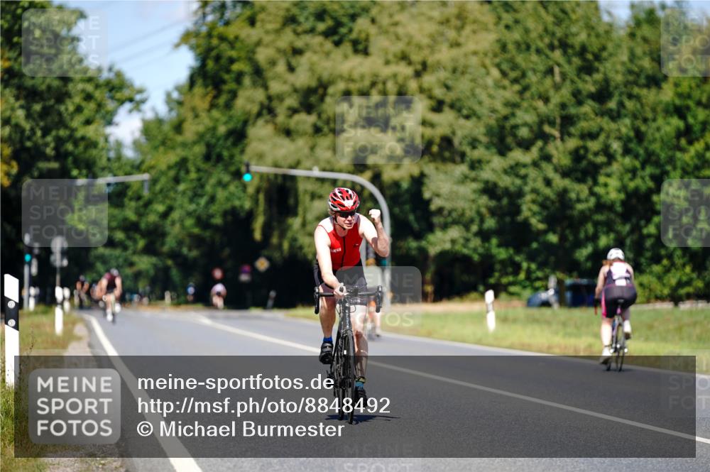 07.09.2025 - 19. Norderstedt Triathlon Michael Burmester http://msf.ph/oto/8848492 07.09.2025 13:19:57 Radfahren 805 meine-sportfotos.de