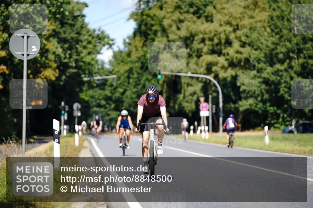 07.09.2025 - 19. Norderstedt Triathlon Michael Burmester http://msf.ph/oto/8848500 07.09.2025 13:20:08 Radfahren 264 meine-sportfotos.de
