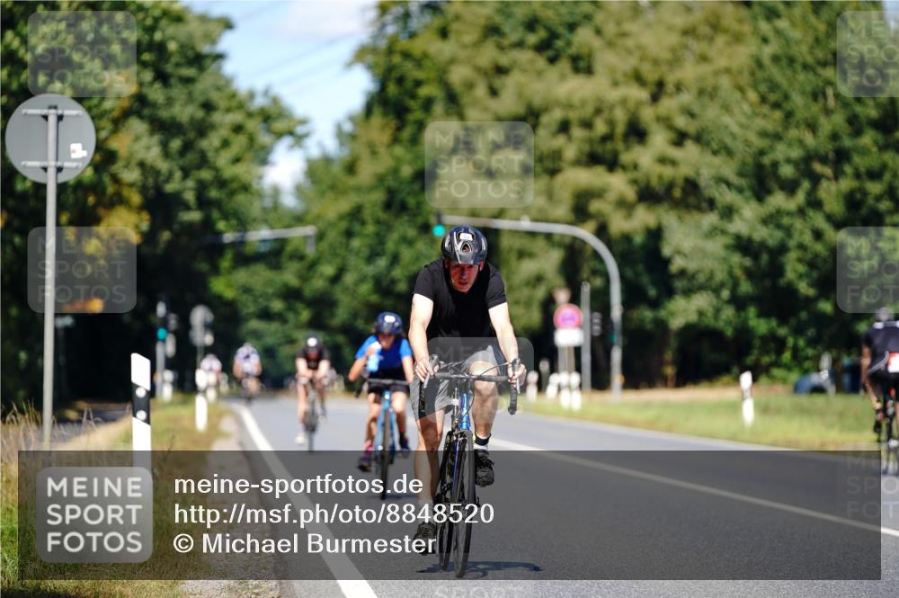 07.09.2025 - 19. Norderstedt Triathlon Michael Burmester http://msf.ph/oto/8848520 07.09.2025 13:20:43 Radfahren 358 meine-sportfotos.de