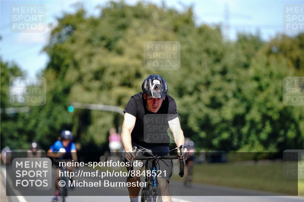 07.09.2025 - 19. Norderstedt Triathlon Michael Burmester http://msf.ph/oto/8848521 07.09.2025 13:20:44 Radfahren 333, 358 meine-sportfotos.de