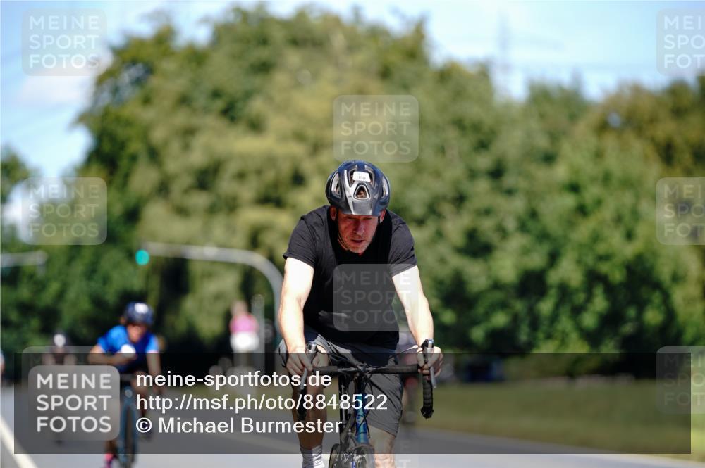 07.09.2025 - 19. Norderstedt Triathlon Michael Burmester http://msf.ph/oto/8848522 07.09.2025 13:20:44 Radfahren 333, 358 meine-sportfotos.de