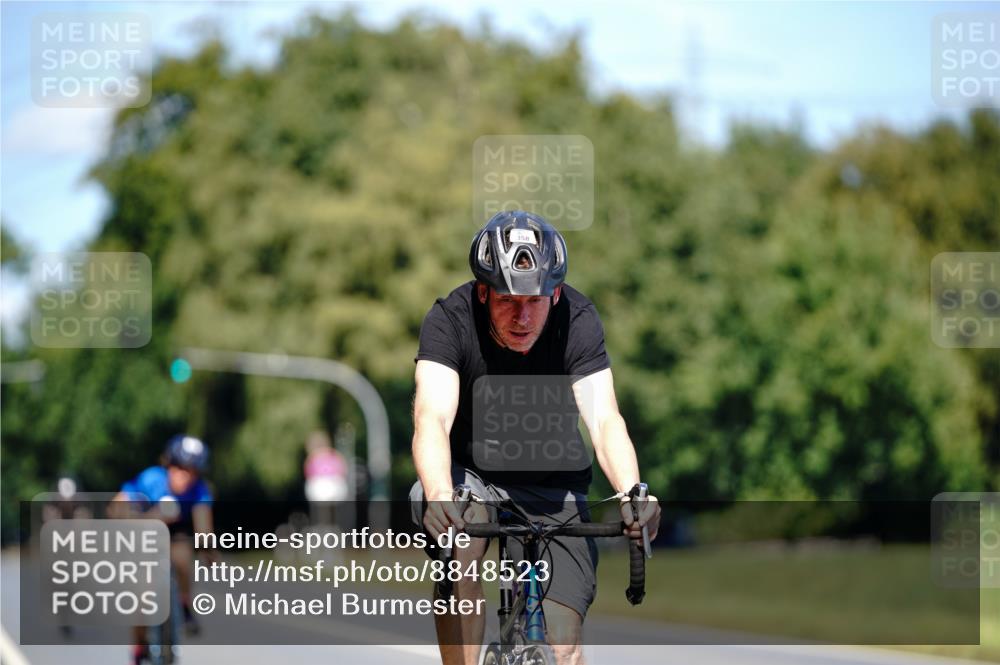 07.09.2025 - 19. Norderstedt Triathlon Michael Burmester http://msf.ph/oto/8848523 07.09.2025 13:20:45 Radfahren 333, 358 meine-sportfotos.de