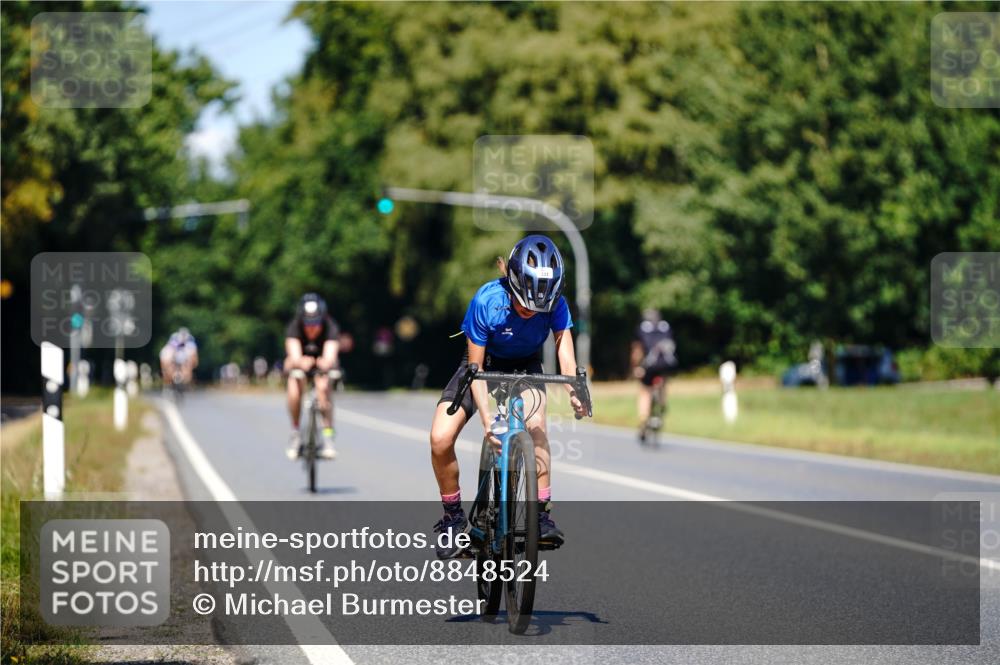 07.09.2025 - 19. Norderstedt Triathlon Michael Burmester http://msf.ph/oto/8848524 07.09.2025 13:20:46 Radfahren 333, 358 meine-sportfotos.de