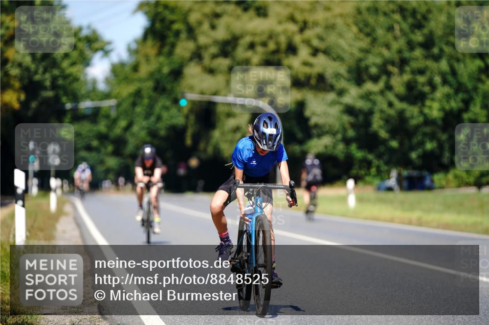 07.09.2025 - 19. Norderstedt Triathlon Michael Burmester http://msf.ph/oto/8848525 07.09.2025 13:20:46 Radfahren 333, 358 meine-sportfotos.de