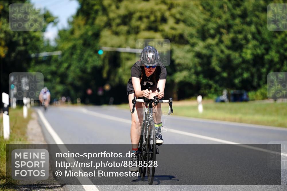 07.09.2025 - 19. Norderstedt Triathlon Michael Burmester http://msf.ph/oto/8848528 07.09.2025 13:20:49 Radfahren 319, 333 meine-sportfotos.de