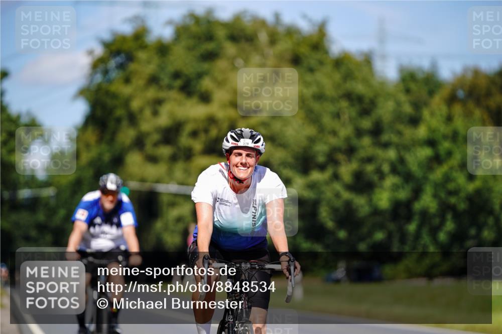 07.09.2025 - 19. Norderstedt Triathlon Michael Burmester http://msf.ph/oto/8848534 07.09.2025 13:21:04 Radfahren 339 meine-sportfotos.de