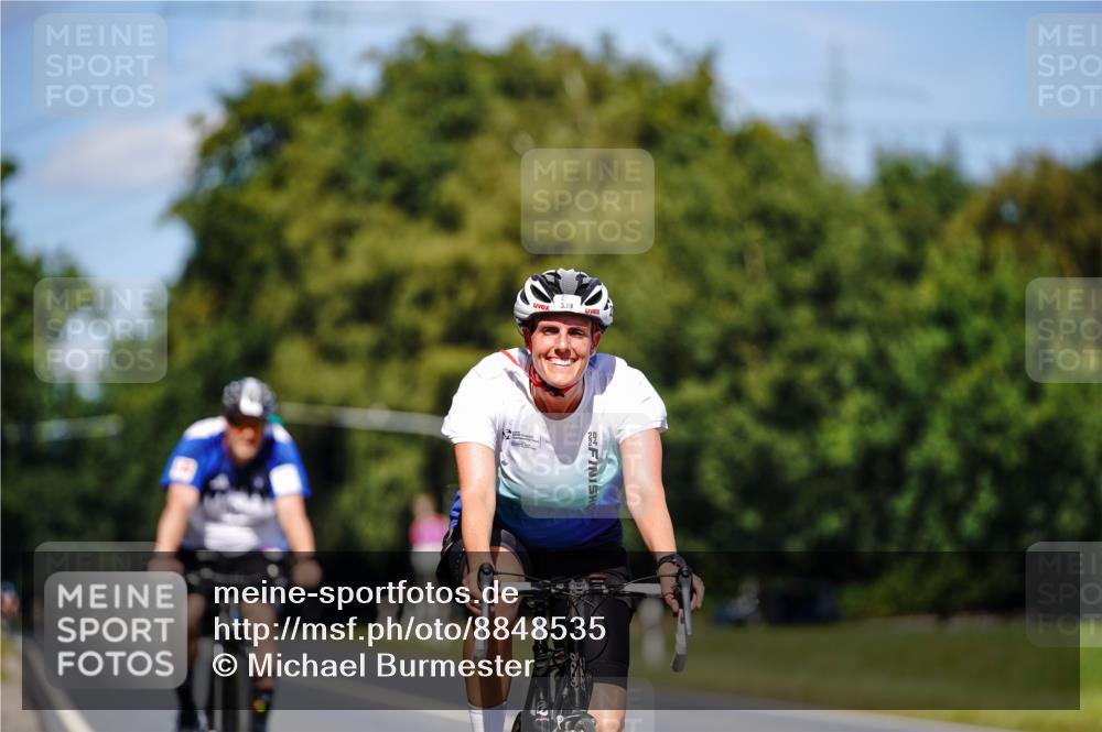 07.09.2025 - 19. Norderstedt Triathlon Michael Burmester http://msf.ph/oto/8848535 07.09.2025 13:21:04 Radfahren 339 meine-sportfotos.de