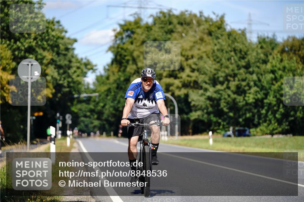 07.09.2025 - 19. Norderstedt Triathlon Michael Burmester http://msf.ph/oto/8848536 07.09.2025 13:21:05 Radfahren 314, 339 meine-sportfotos.de