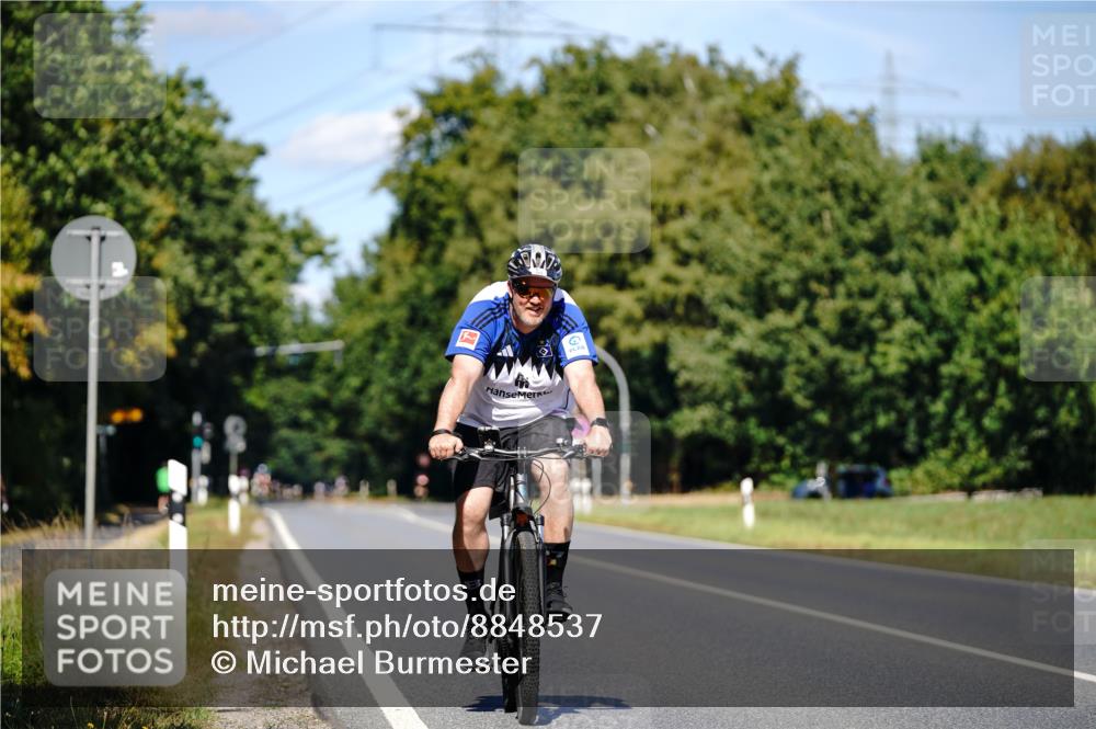 07.09.2025 - 19. Norderstedt Triathlon Michael Burmester http://msf.ph/oto/8848537 07.09.2025 13:21:05 Radfahren 314, 339 meine-sportfotos.de