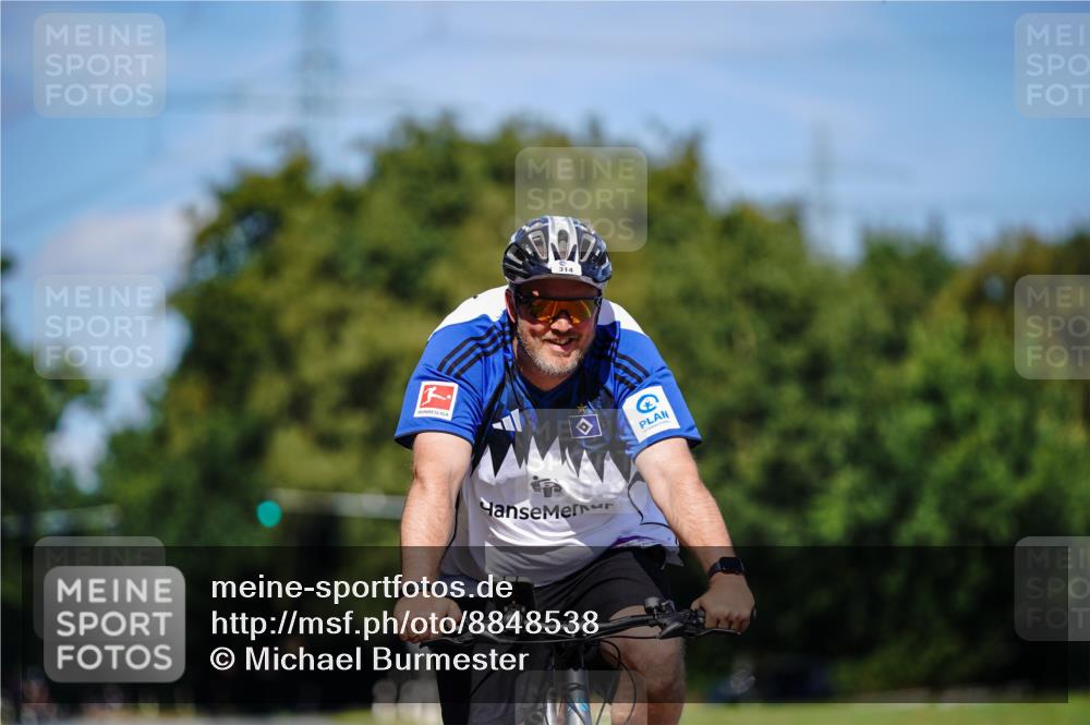 07.09.2025 - 19. Norderstedt Triathlon Michael Burmester http://msf.ph/oto/8848538 07.09.2025 13:21:06 Radfahren 314, 339 meine-sportfotos.de
