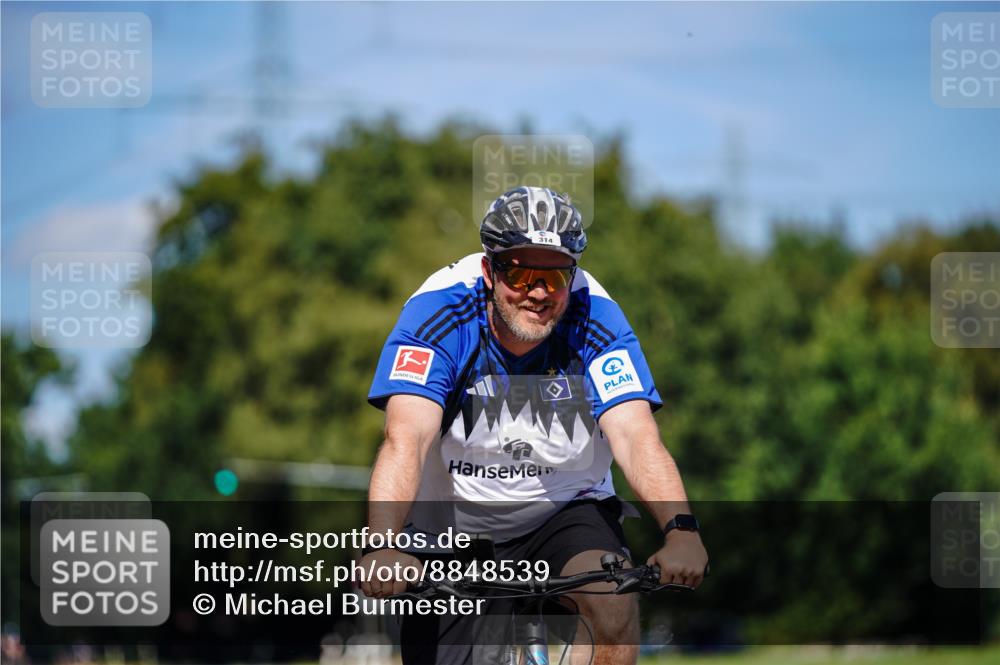 07.09.2025 - 19. Norderstedt Triathlon Michael Burmester http://msf.ph/oto/8848539 07.09.2025 13:21:07 Radfahren 314, 339 meine-sportfotos.de