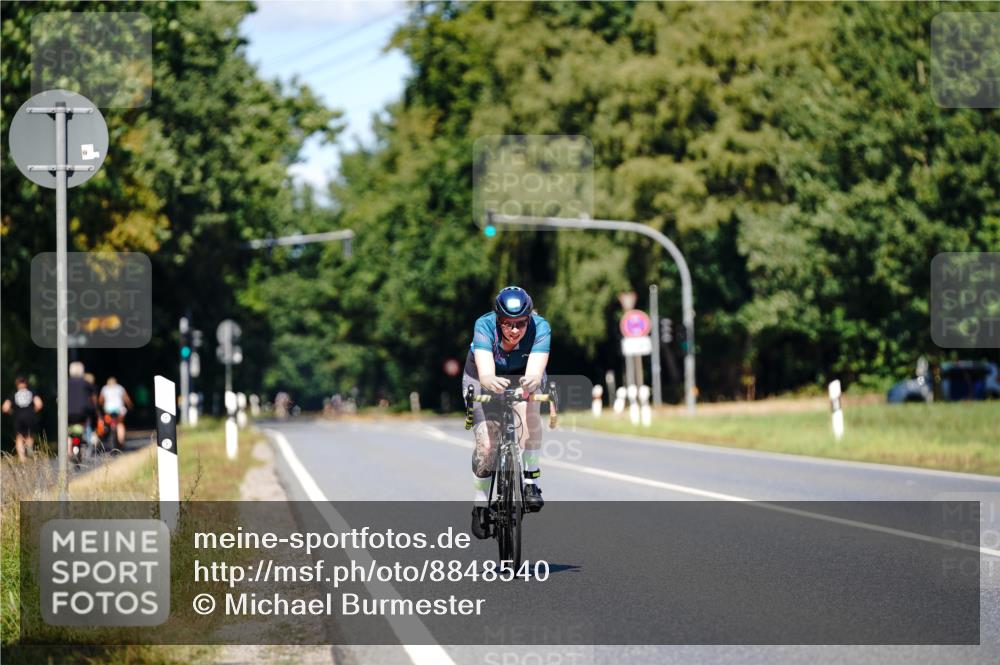 07.09.2025 - 19. Norderstedt Triathlon Michael Burmester http://msf.ph/oto/8848540 07.09.2025 13:21:20 Radfahren 337 meine-sportfotos.de