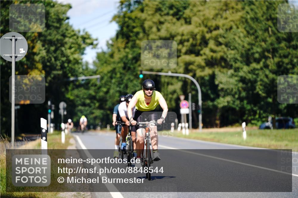 07.09.2025 - 19. Norderstedt Triathlon Michael Burmester http://msf.ph/oto/8848544 07.09.2025 13:22:23 Radfahren 179 meine-sportfotos.de