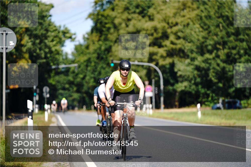 07.09.2025 - 19. Norderstedt Triathlon Michael Burmester http://msf.ph/oto/8848545 07.09.2025 13:22:24 Radfahren 179, 193 meine-sportfotos.de