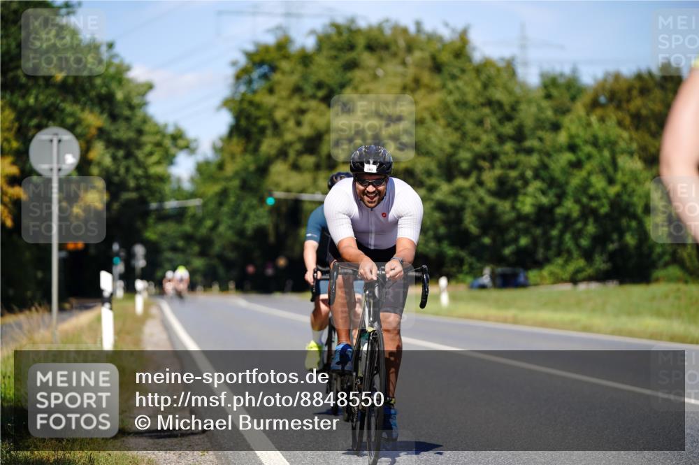 07.09.2025 - 19. Norderstedt Triathlon Michael Burmester http://msf.ph/oto/8848550 07.09.2025 13:22:26 Radfahren 179, 193, 206 meine-sportfotos.de