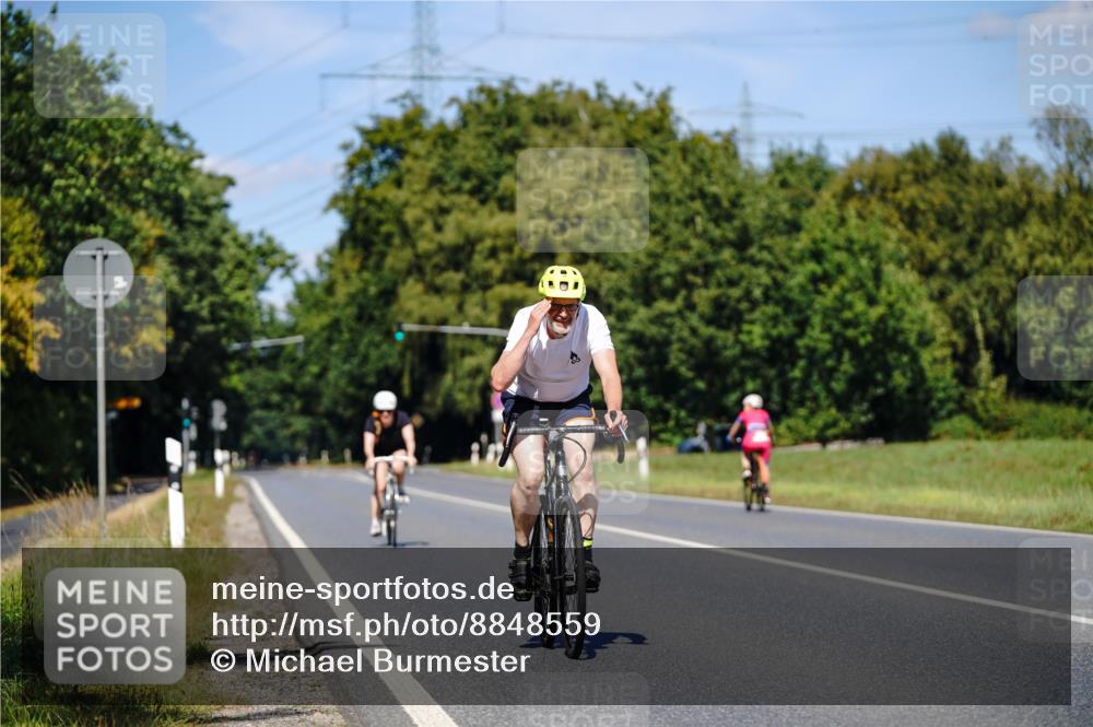 07.09.2025 - 19. Norderstedt Triathlon Michael Burmester http://msf.ph/oto/8848559 07.09.2025 13:22:39 Radfahren 312 meine-sportfotos.de