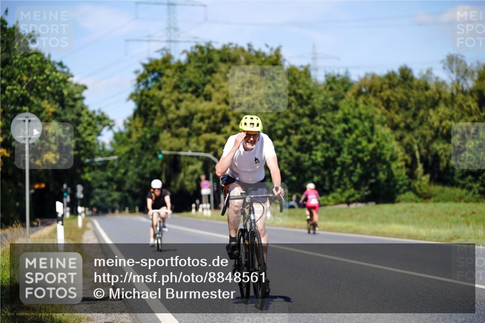 07.09.2025 - 19. Norderstedt Triathlon Michael Burmester http://msf.ph/oto/8848561 07.09.2025 13:22:39 Radfahren 312 meine-sportfotos.de