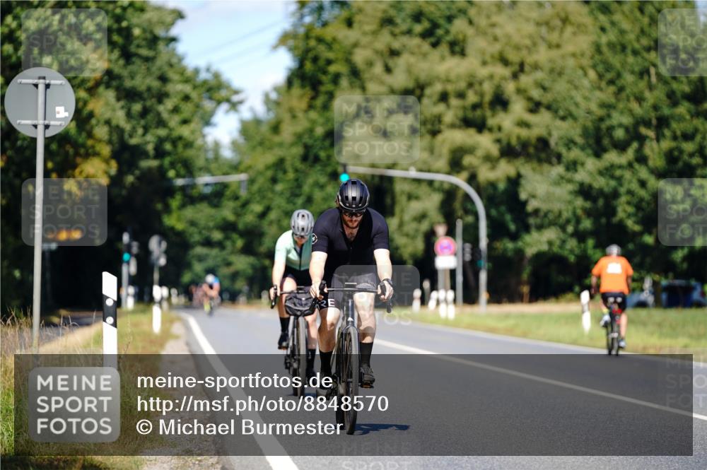 07.09.2025 - 19. Norderstedt Triathlon Michael Burmester http://msf.ph/oto/8848570 07.09.2025 13:23:08 Radfahren  meine-sportfotos.de