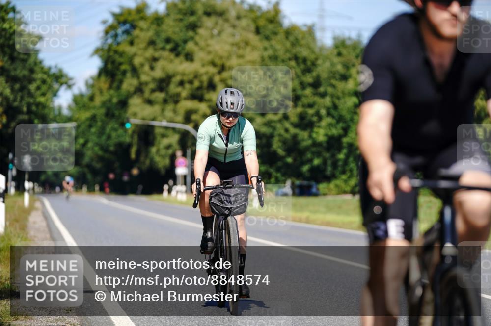 07.09.2025 - 19. Norderstedt Triathlon Michael Burmester http://msf.ph/oto/8848574 07.09.2025 13:23:10 Radfahren  meine-sportfotos.de