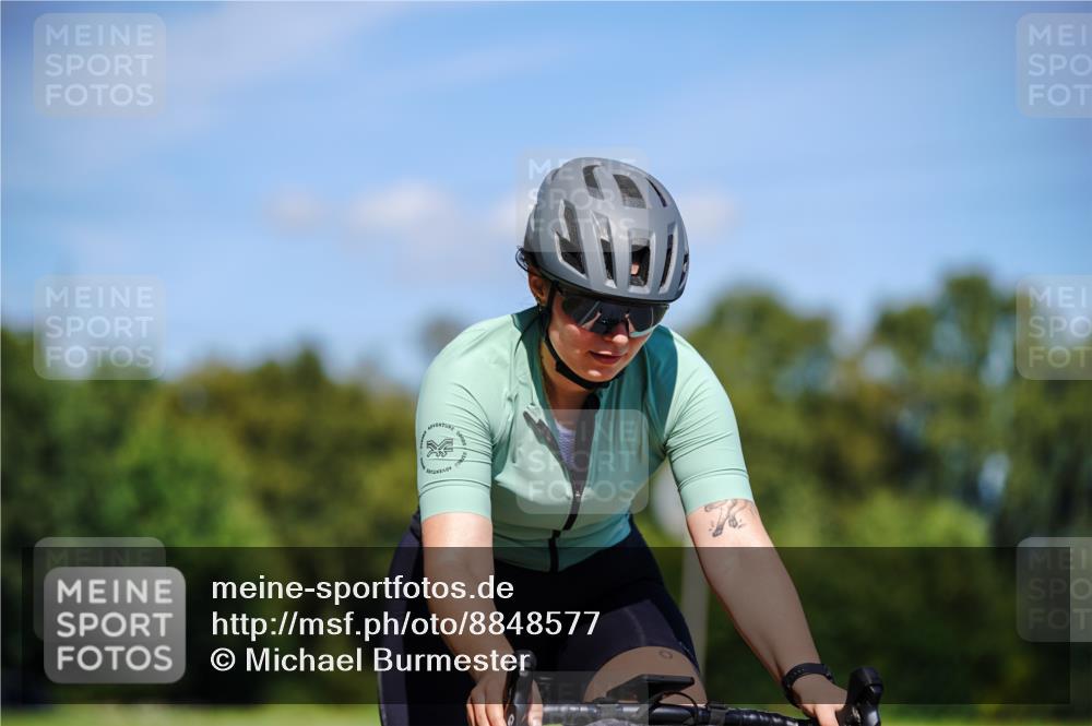 07.09.2025 - 19. Norderstedt Triathlon Michael Burmester http://msf.ph/oto/8848577 07.09.2025 13:23:12 Radfahren  meine-sportfotos.de