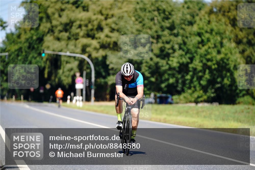07.09.2025 - 19. Norderstedt Triathlon Michael Burmester http://msf.ph/oto/8848580 07.09.2025 13:23:23 Radfahren 336 meine-sportfotos.de