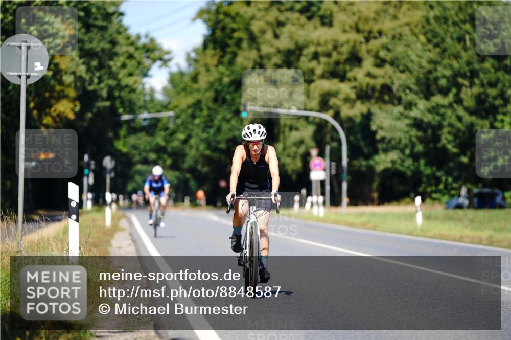 07.09.2025 - 19. Norderstedt Triathlon Michael Burmester http://msf.ph/oto/8848587 07.09.2025 13:23:59 Radfahren 1259 meine-sportfotos.de