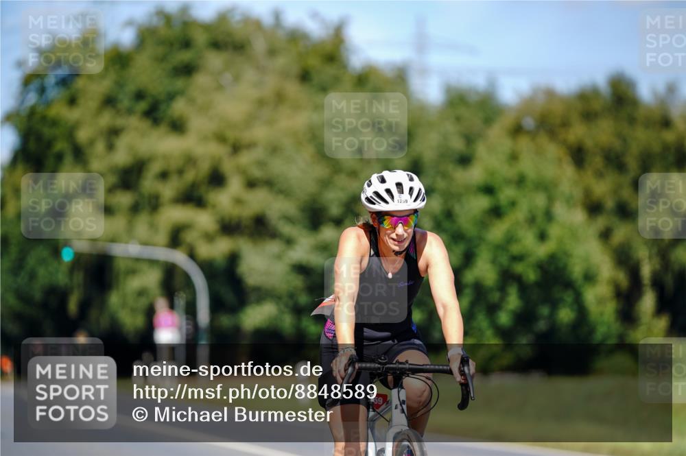 07.09.2025 - 19. Norderstedt Triathlon Michael Burmester http://msf.ph/oto/8848589 07.09.2025 13:24:01 Radfahren 1259 meine-sportfotos.de