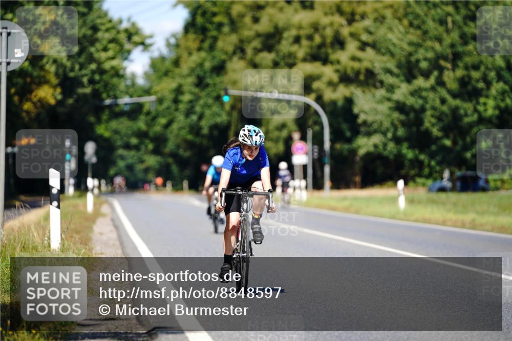 07.09.2025 - 19. Norderstedt Triathlon Michael Burmester http://msf.ph/oto/8848597 07.09.2025 13:24:33 Radfahren 359 meine-sportfotos.de