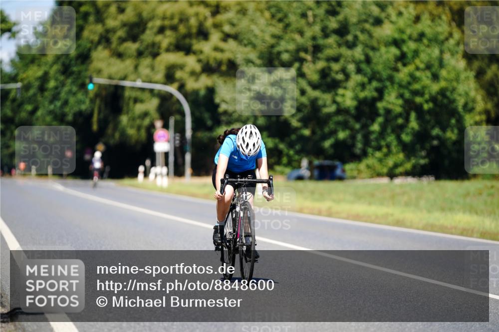 07.09.2025 - 19. Norderstedt Triathlon Michael Burmester http://msf.ph/oto/8848600 07.09.2025 13:24:37 Radfahren 321, 359 meine-sportfotos.de