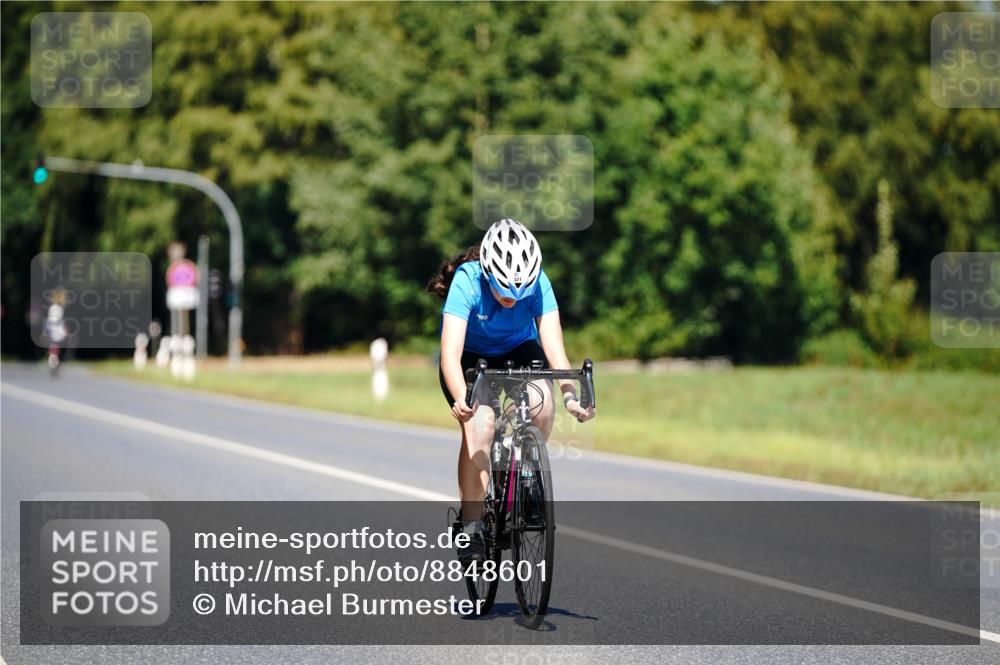 07.09.2025 - 19. Norderstedt Triathlon Michael Burmester http://msf.ph/oto/8848601 07.09.2025 13:24:38 Radfahren 321, 359 meine-sportfotos.de