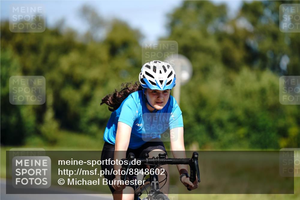 07.09.2025 - 19. Norderstedt Triathlon Michael Burmester http://msf.ph/oto/8848602 07.09.2025 13:24:39 Radfahren 321, 359 meine-sportfotos.de