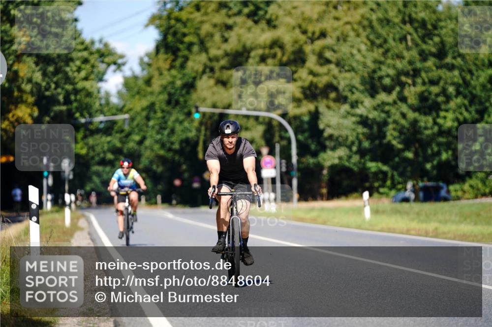 07.09.2025 - 19. Norderstedt Triathlon Michael Burmester http://msf.ph/oto/8848604 07.09.2025 13:25:21 Radfahren 320 meine-sportfotos.de