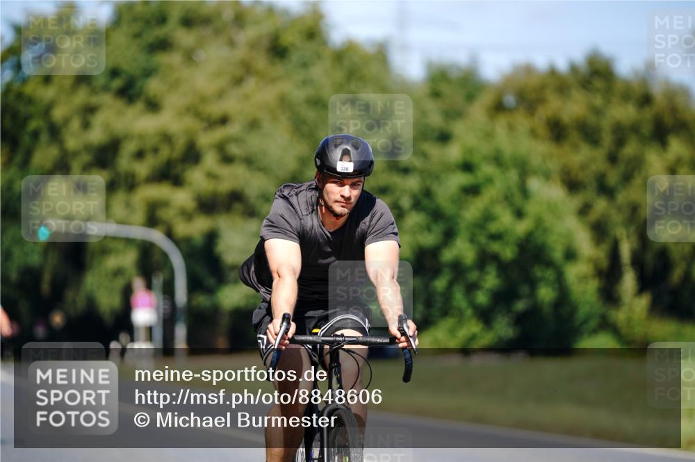 07.09.2025 - 19. Norderstedt Triathlon Michael Burmester http://msf.ph/oto/8848606 07.09.2025 13:25:23 Radfahren 320 meine-sportfotos.de