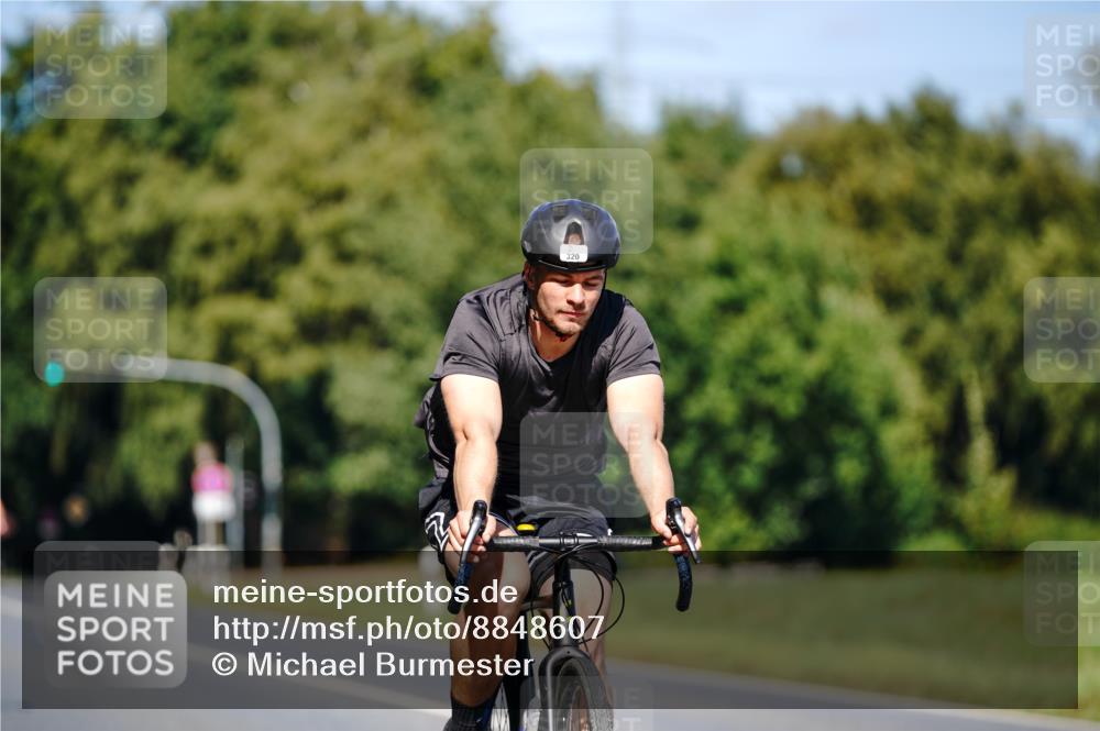 07.09.2025 - 19. Norderstedt Triathlon Michael Burmester http://msf.ph/oto/8848607 07.09.2025 13:25:23 Radfahren 320 meine-sportfotos.de