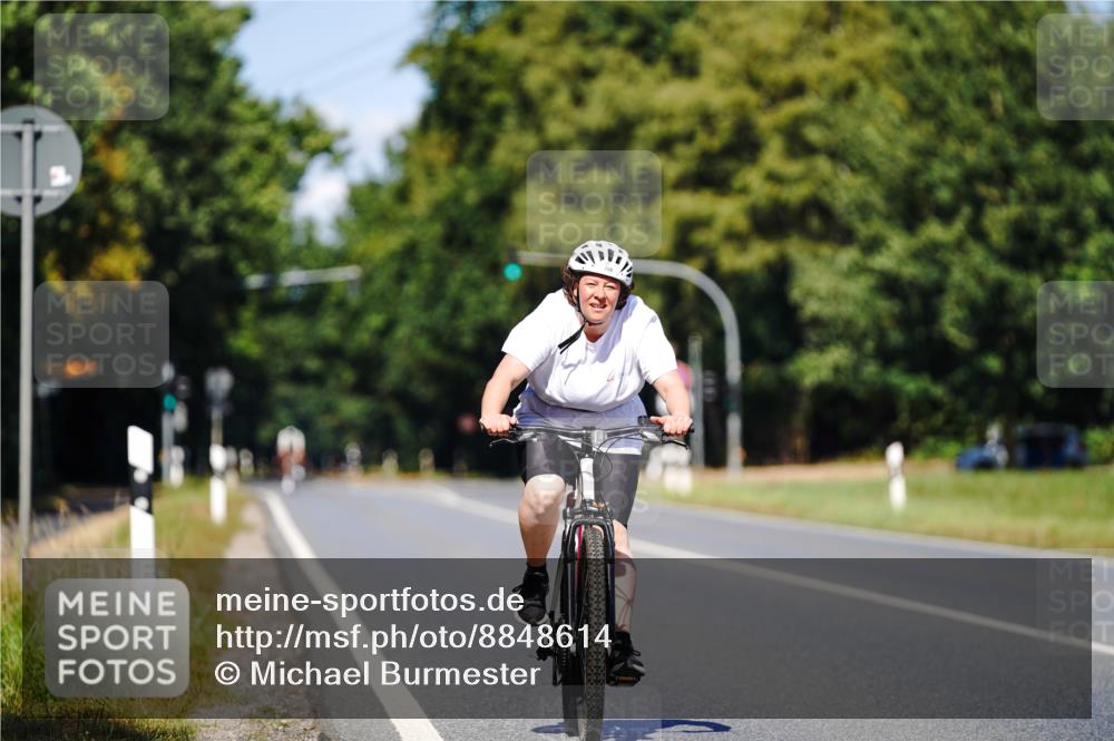 07.09.2025 - 19. Norderstedt Triathlon Michael Burmester http://msf.ph/oto/8848614 07.09.2025 13:25:31 Radfahren 708, 1353 meine-sportfotos.de