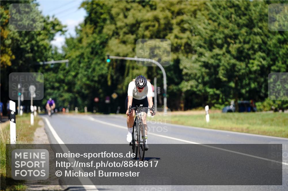 07.09.2025 - 19. Norderstedt Triathlon Michael Burmester http://msf.ph/oto/8848617 07.09.2025 13:25:45 Radfahren 354 meine-sportfotos.de