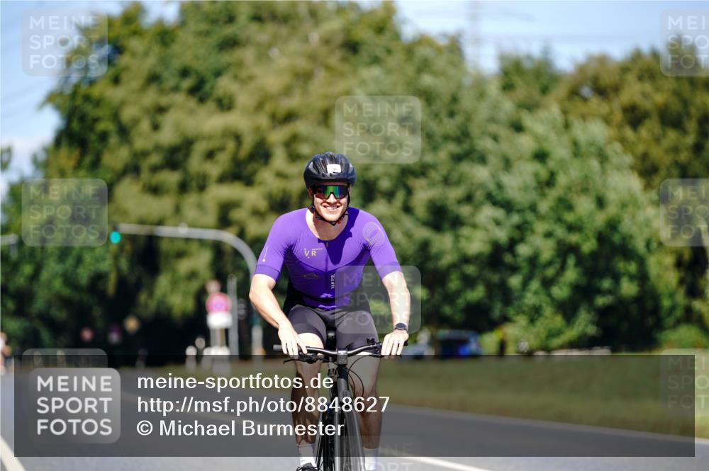 07.09.2025 - 19. Norderstedt Triathlon Michael Burmester http://msf.ph/oto/8848627 07.09.2025 13:26:01 Radfahren 298 meine-sportfotos.de