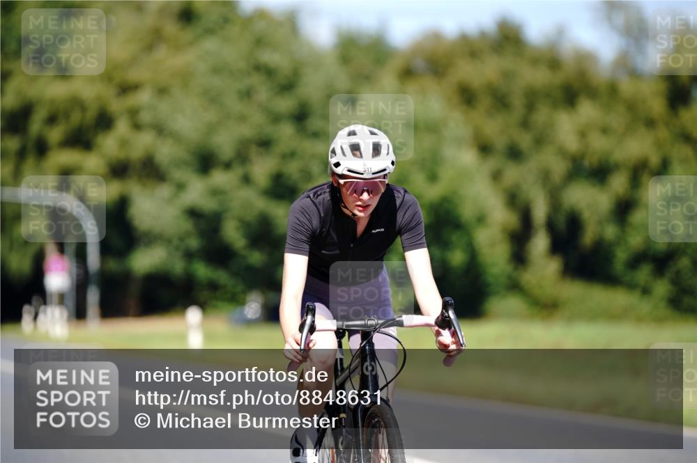 07.09.2025 - 19. Norderstedt Triathlon Michael Burmester http://msf.ph/oto/8848631 07.09.2025 13:26:23 Radfahren 341 meine-sportfotos.de