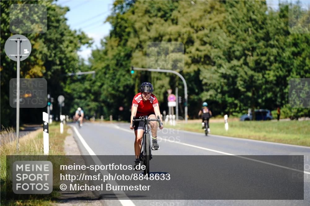 07.09.2025 - 19. Norderstedt Triathlon Michael Burmester http://msf.ph/oto/8848633 07.09.2025 13:26:33 Radfahren 841 meine-sportfotos.de